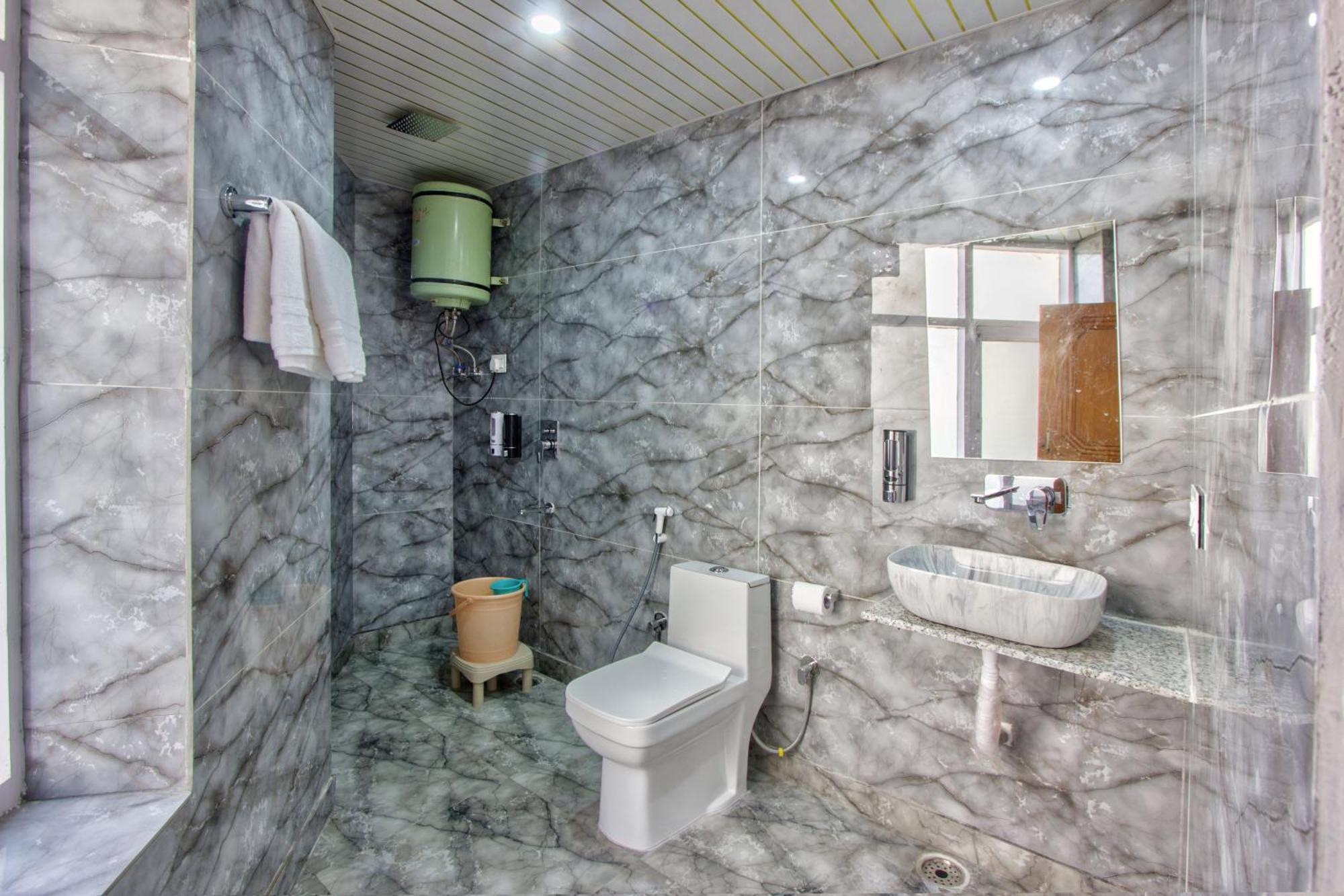 White Mountain Hotel Manali  Ngoại thất bức ảnh